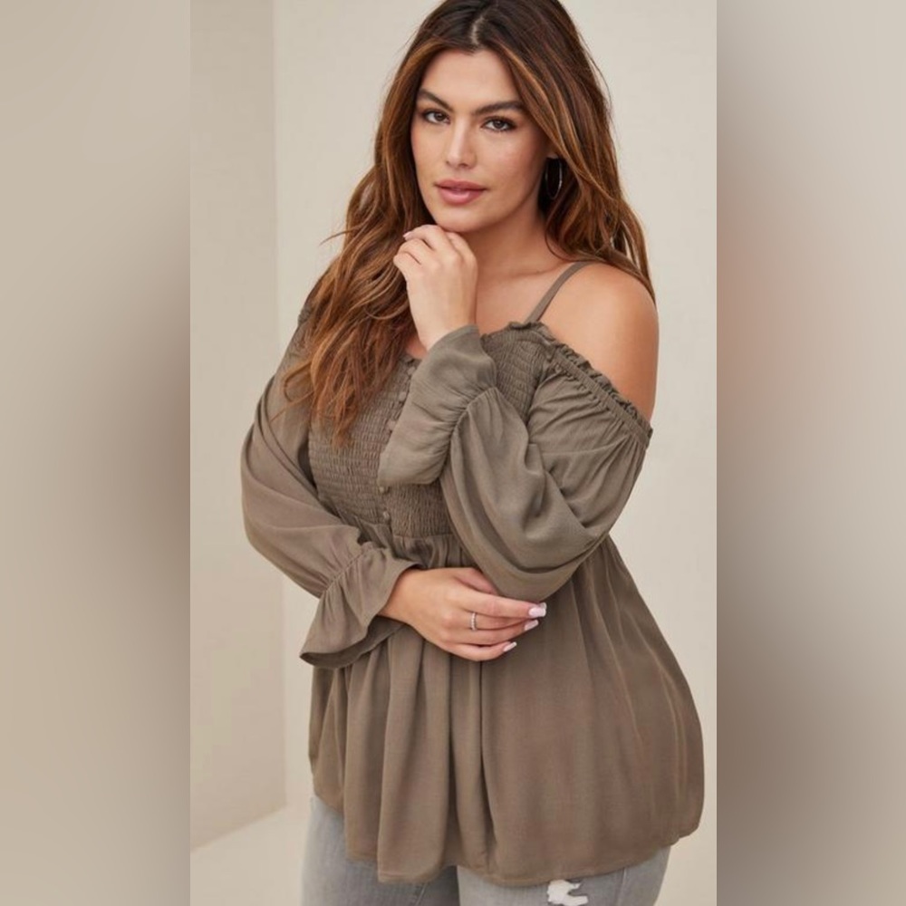 NWT Torrid Babydoll Crinkle Gauze Smocked Cold Shoulder Top